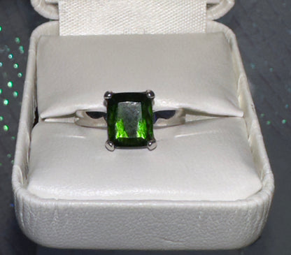 Green Tourmaline & White Gold Ring